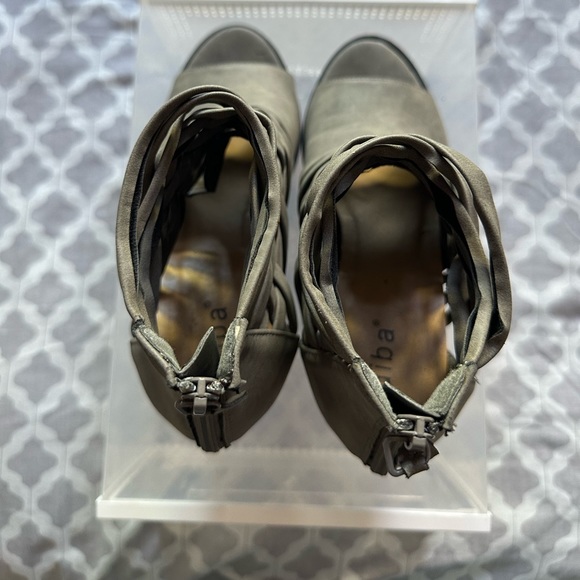 Comfortable block heels - Picture 3 of 5